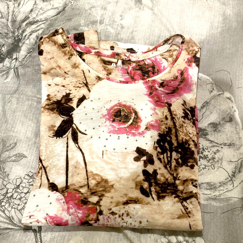 Alia top. Size small. 3/4 sleeve